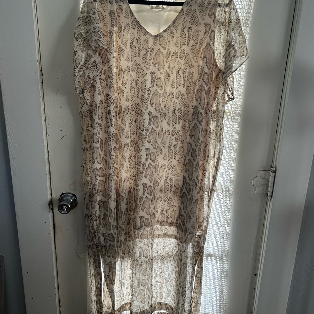 Entro Cream w/ Snake Patterned Midi Dress